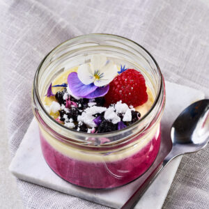 kreativcatering-dessert-solbaermousse-1256-1x1-1-300x300